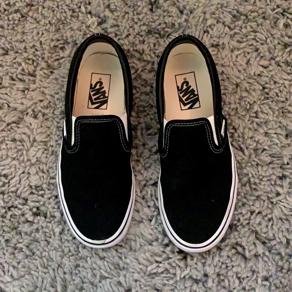 Plain black vans. Size: US men’s 5.5; US women’s 7